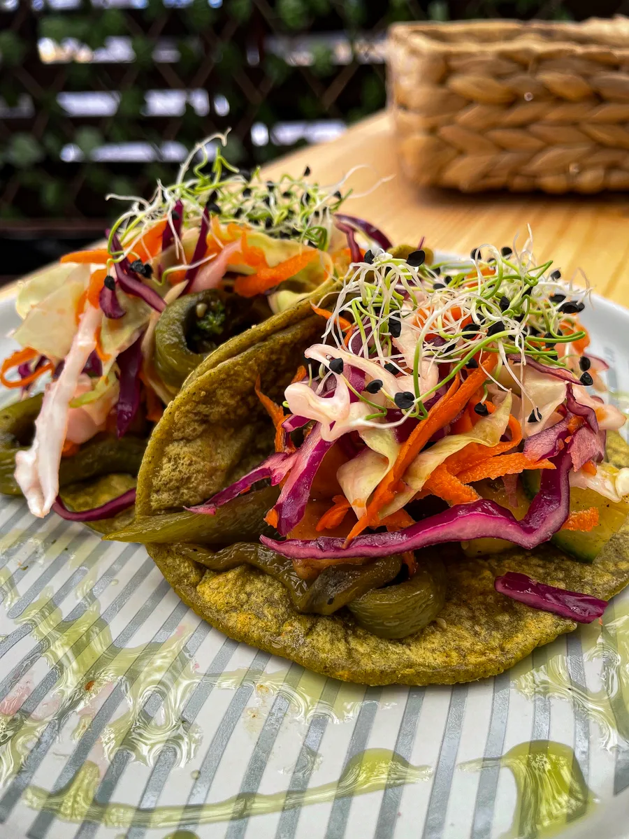 Tacos en tortilla verde